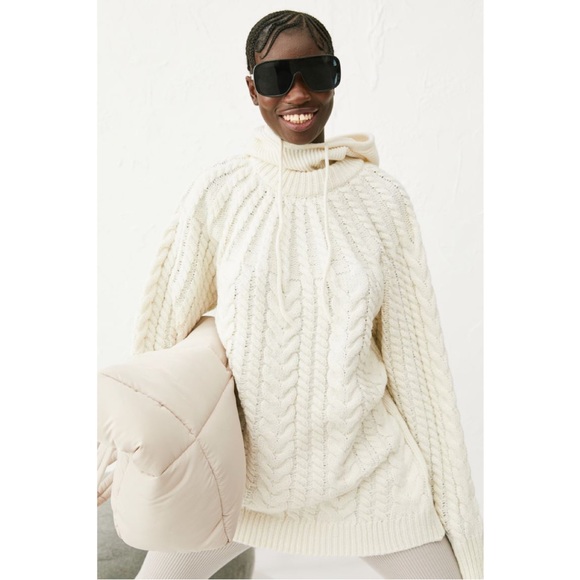 Cable-knit Sweater in Cream - Picture 6 of 8